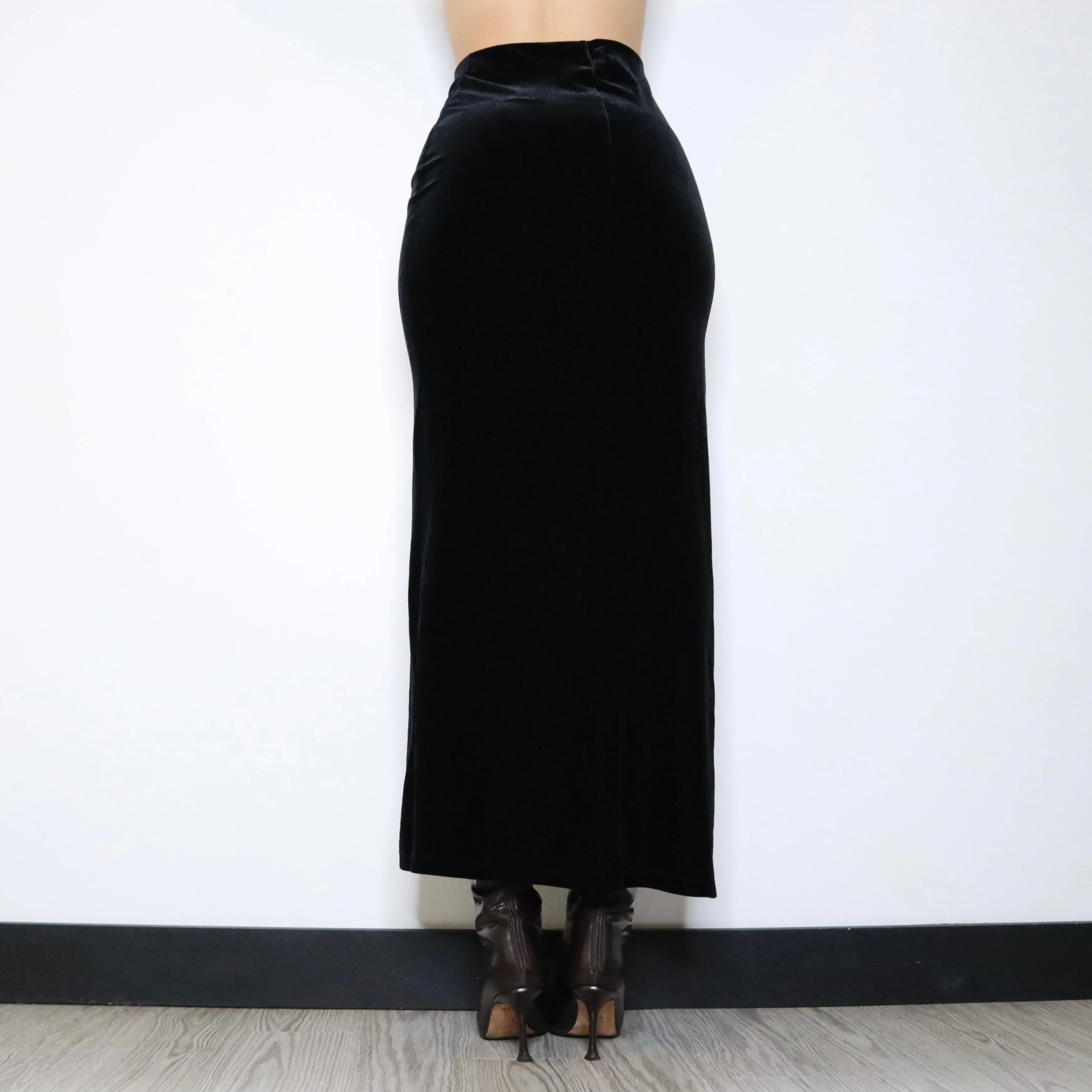 90s Black Velvet Maxi Skirt (XS/S)