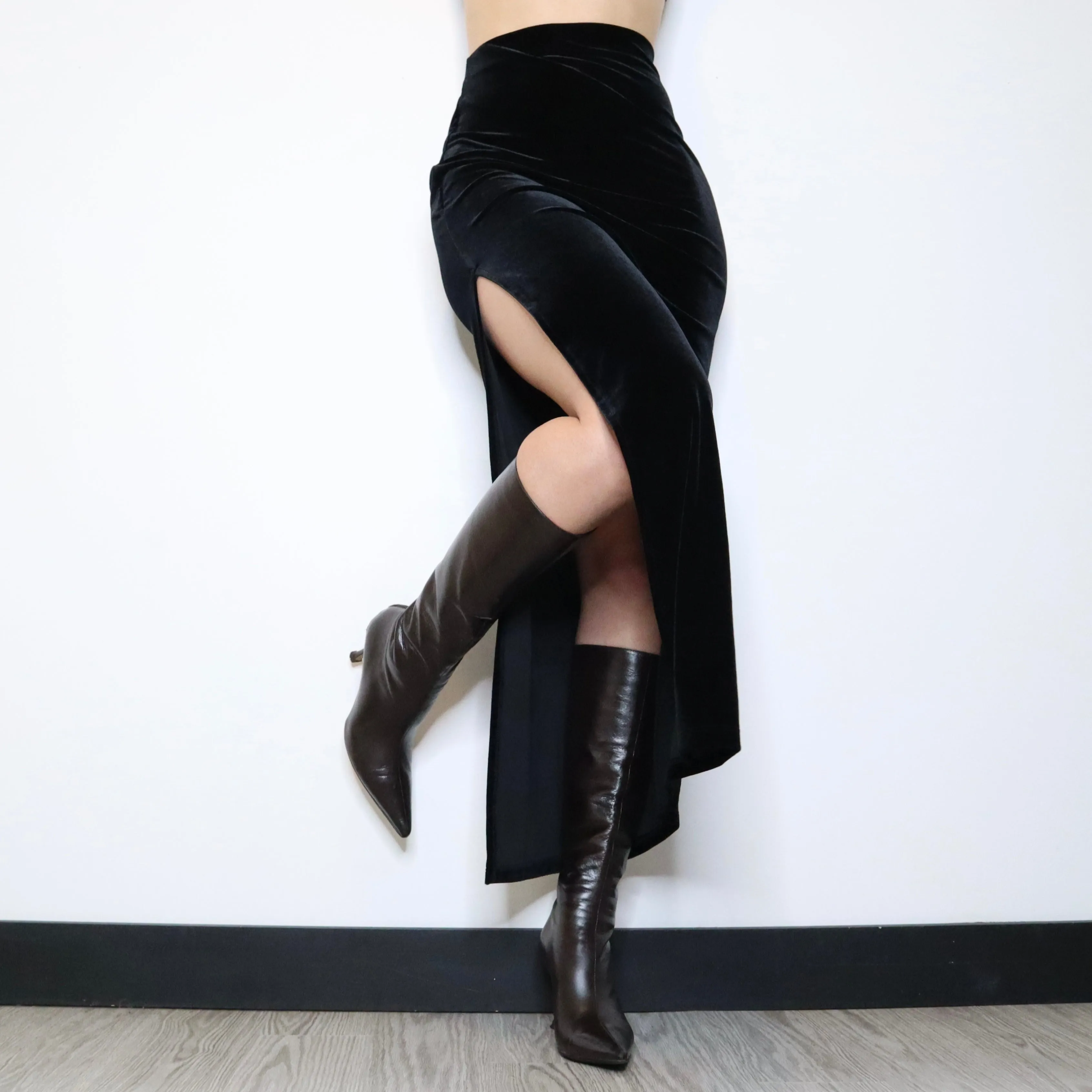 90s Black Velvet Maxi Skirt (XS/S)