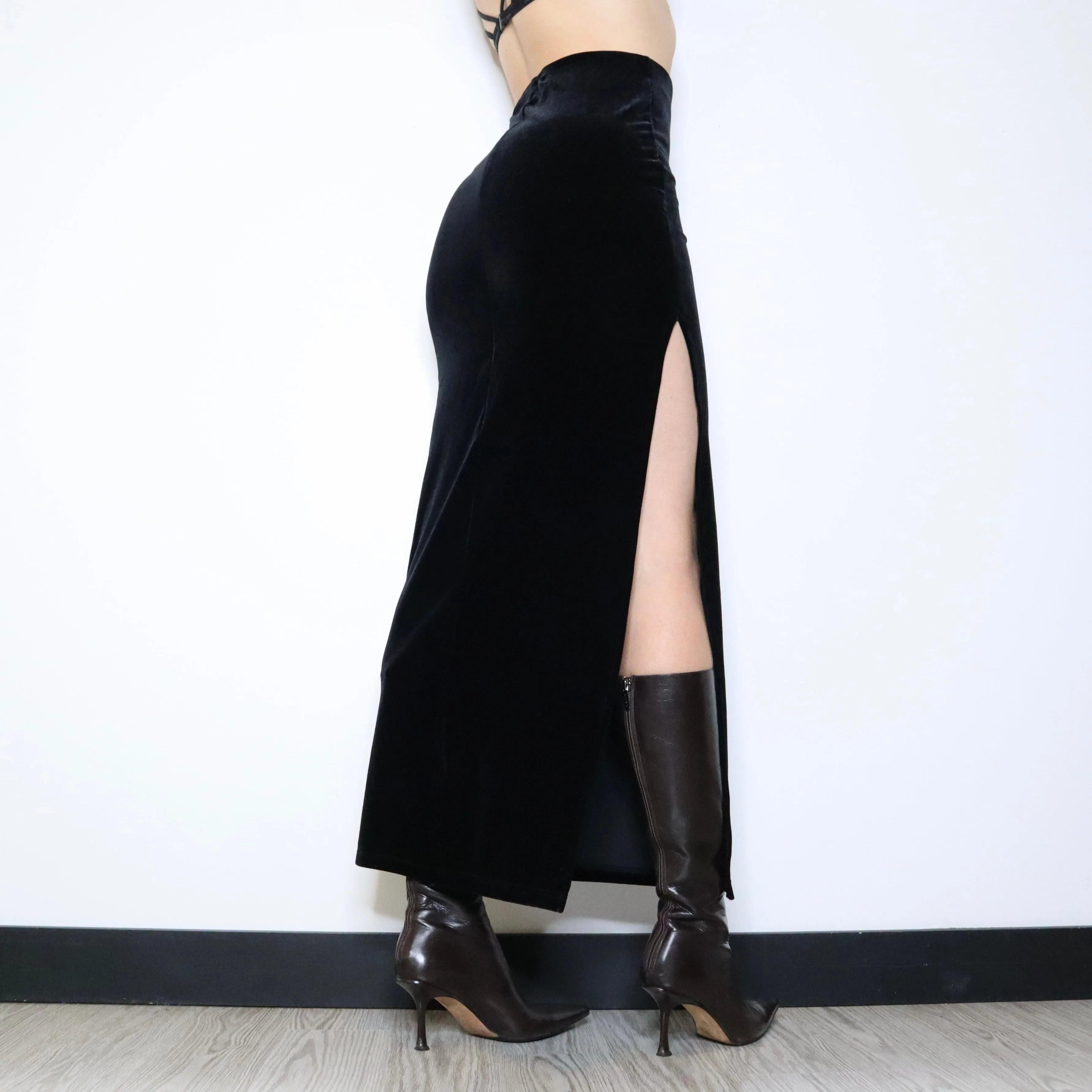 90s Black Velvet Maxi Skirt (XS/S)
