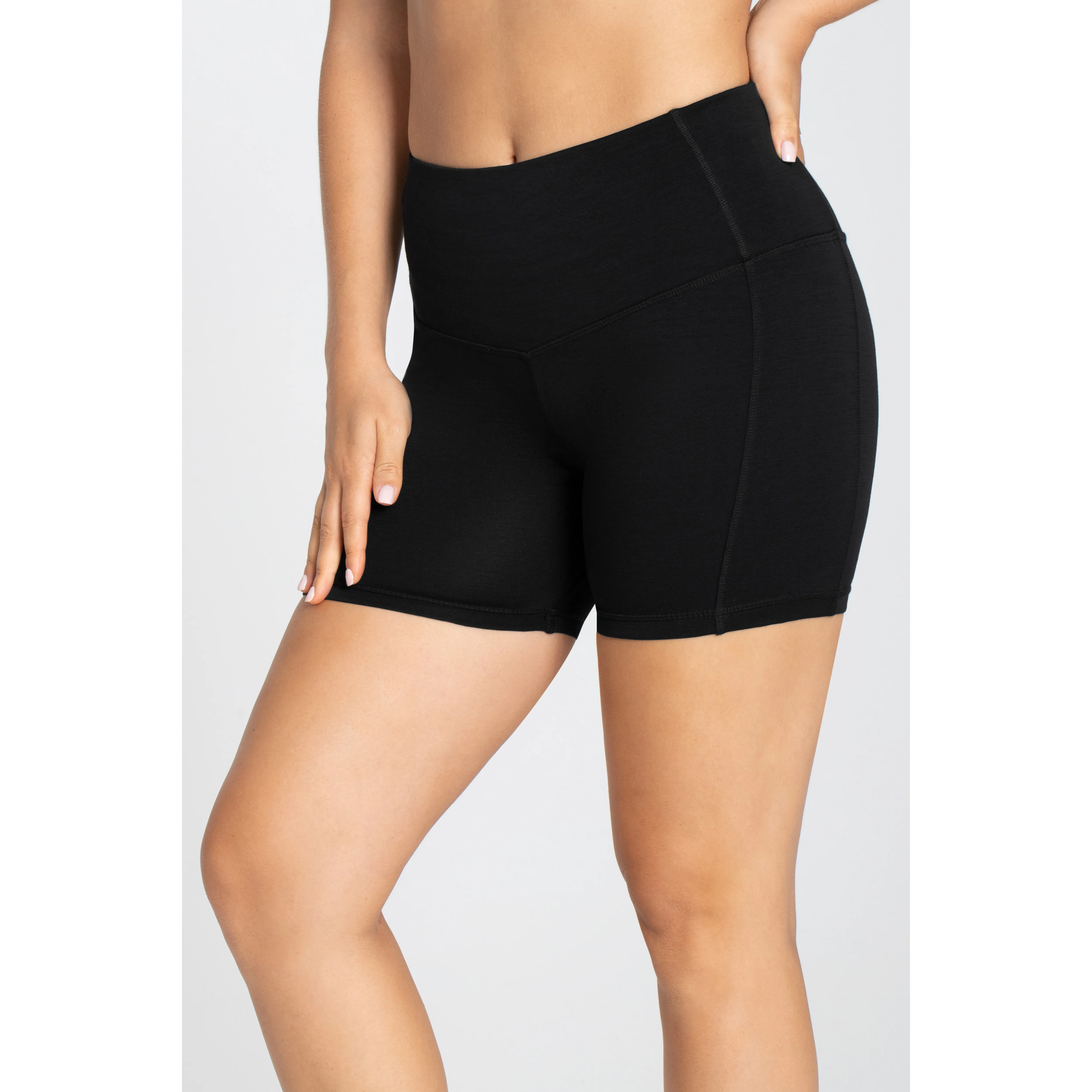super.natural Women&#x27;s Liquid Flow Shorts Jet Black | Buy super.natural Women&#x27;s Liquid Flow Shorts Jet Black here | Outnorth