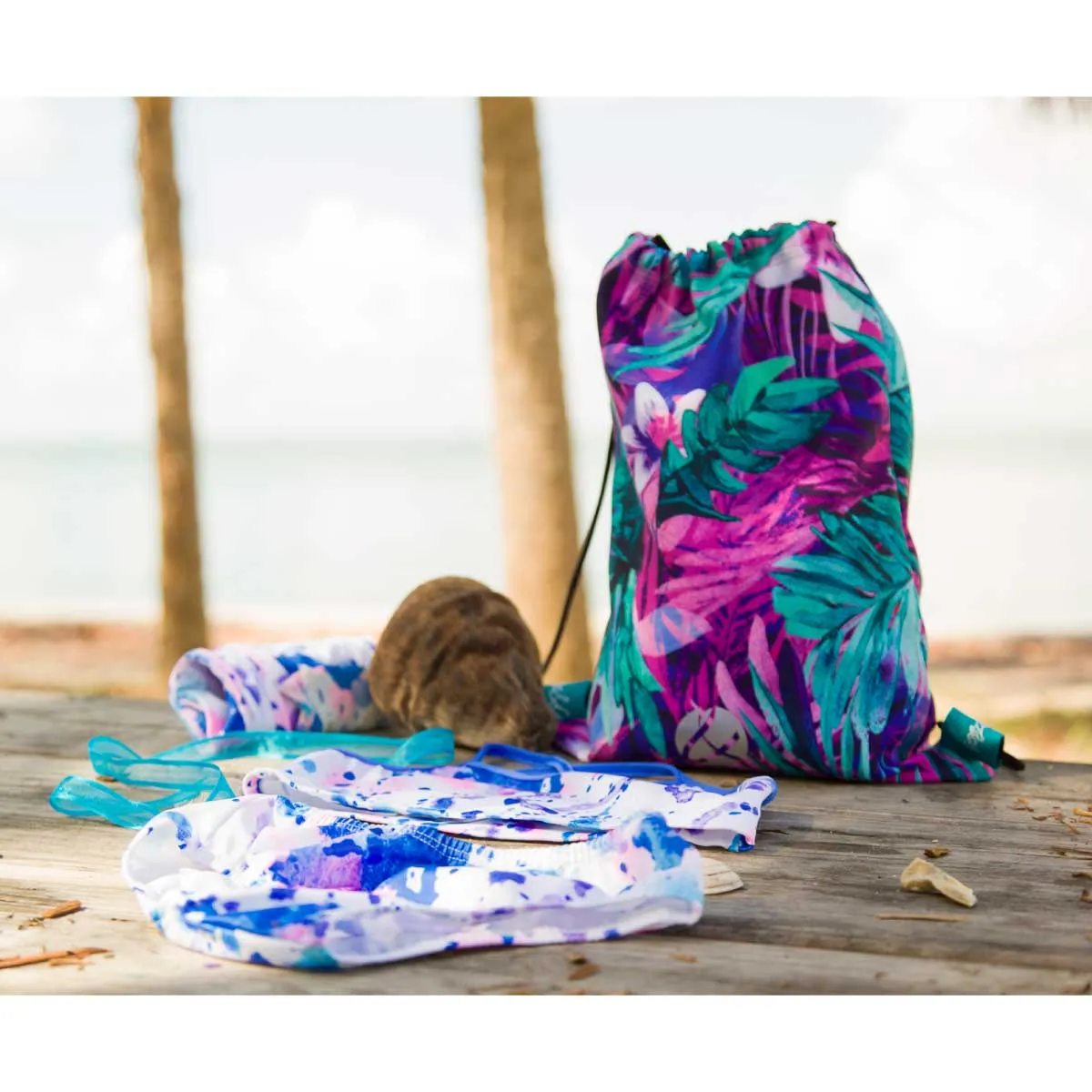 TROPICAL LEAVES - DRAWSTRING BACKPACK